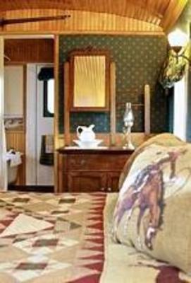 фото отеля Featherbed Railroad Bed & Breakfast Resort