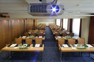 фото отеля Ramada Plaza City Centre Hotel & Suites