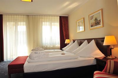 фото отеля Ramada Plaza City Centre Hotel & Suites