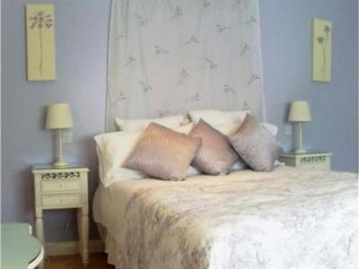 фото отеля The Crown & Garter Bed & Breakfast Hungerford