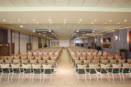 фото отеля Holiday Inn Express Langhe Cherasco