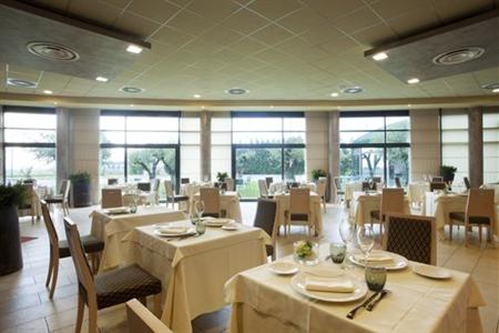 фото отеля Holiday Inn Express Langhe Cherasco