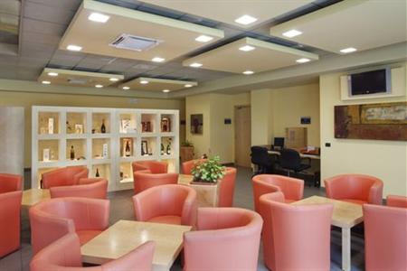 фото отеля Holiday Inn Express Langhe Cherasco