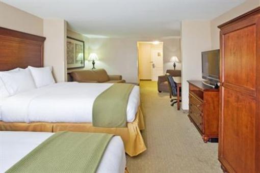 фото отеля Holiday Inn Express Savannah Airport