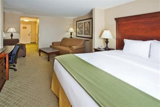 фото отеля Holiday Inn Express Savannah Airport