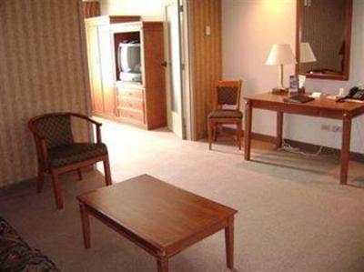 фото отеля Royal Oak Inn & Suites Brandon City