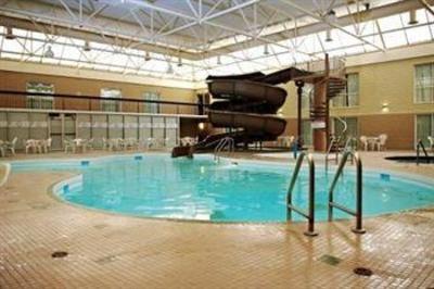 фото отеля Royal Oak Inn & Suites Brandon City