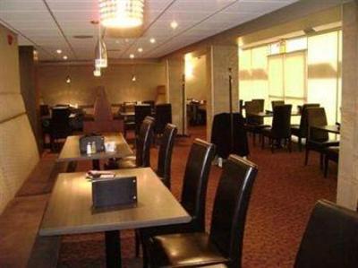 фото отеля Royal Oak Inn & Suites Brandon City