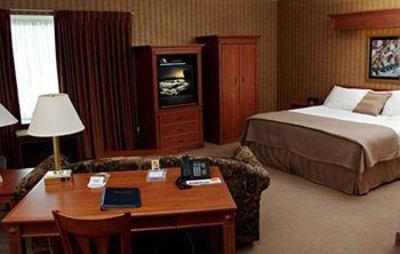 фото отеля Royal Oak Inn & Suites Brandon City