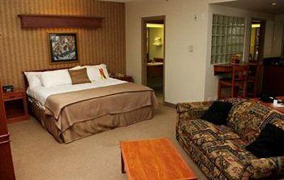 фото отеля Royal Oak Inn & Suites Brandon City