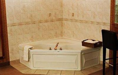 фото отеля Royal Oak Inn & Suites Brandon City