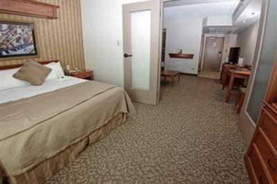 фото отеля Royal Oak Inn & Suites Brandon City