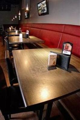 фото отеля Royal Oak Inn & Suites Brandon City