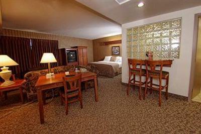 фото отеля Royal Oak Inn & Suites Brandon City