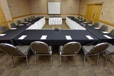 фото отеля Royal Oak Inn & Suites Brandon City
