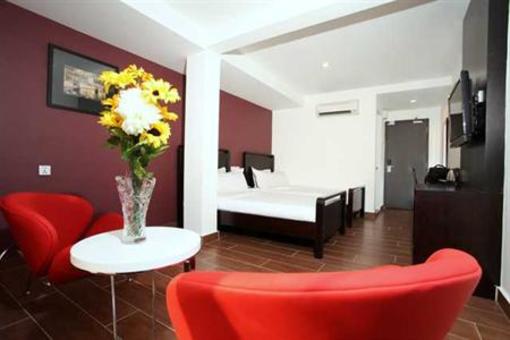 фото отеля Crossroads Hotel