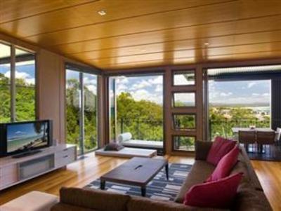 фото отеля Viridian Village Private Holiday Apartment