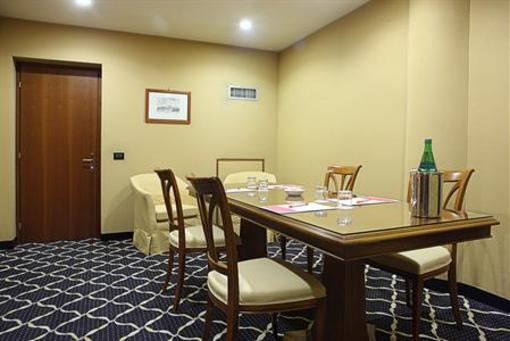фото отеля Ramada Naples City Centre