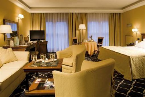 фото отеля Ramada Naples City Centre