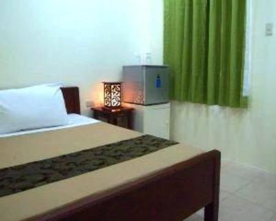фото отеля Blue Lagoon Inn & Suites