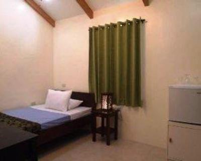 фото отеля Blue Lagoon Inn & Suites