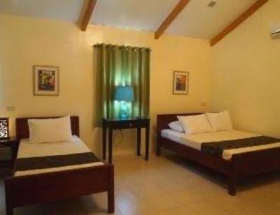 фото отеля Blue Lagoon Inn & Suites