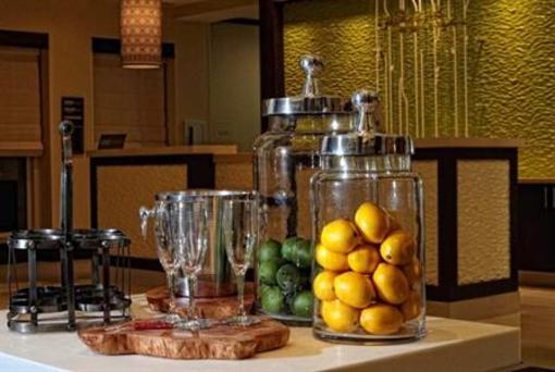 фото отеля Hilton Garden Inn Victoria