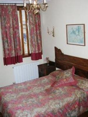 фото отеля Hostal Santa Maria Portugalete
