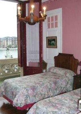 фото отеля Hostal Santa Maria Portugalete