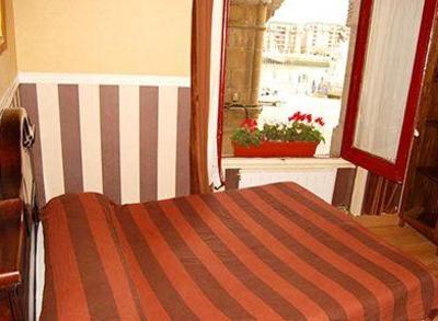 фото отеля Hostal Santa Maria Portugalete
