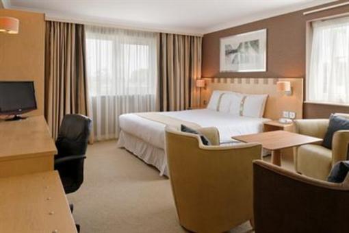 фото отеля Holiday Inn A55 Chester-West
