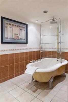 фото отеля Holiday Inn A55 Chester-West