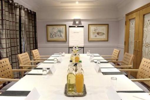 фото отеля Holiday Inn A55 Chester-West