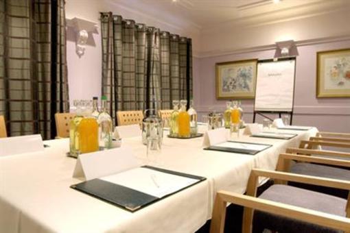 фото отеля Holiday Inn A55 Chester-West