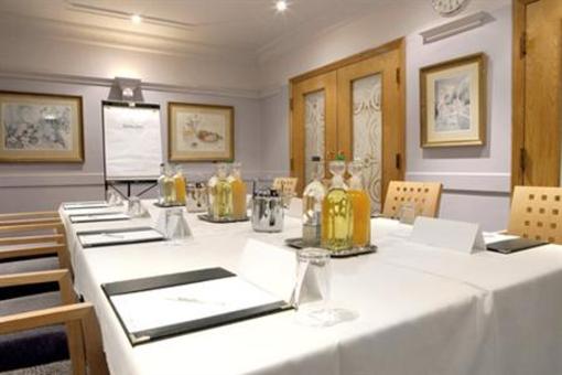 фото отеля Holiday Inn A55 Chester-West