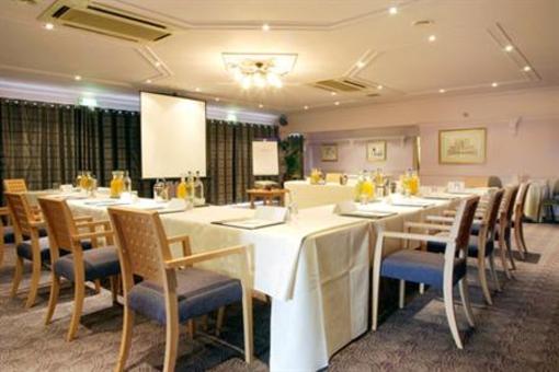 фото отеля Holiday Inn A55 Chester-West