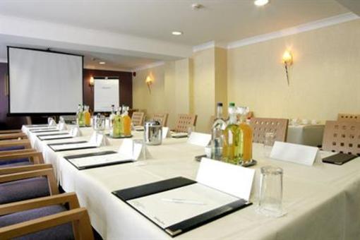 фото отеля Holiday Inn A55 Chester-West
