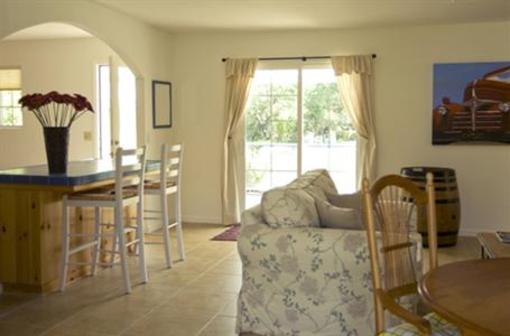 фото отеля Hidden Hills Bed & Breakfast