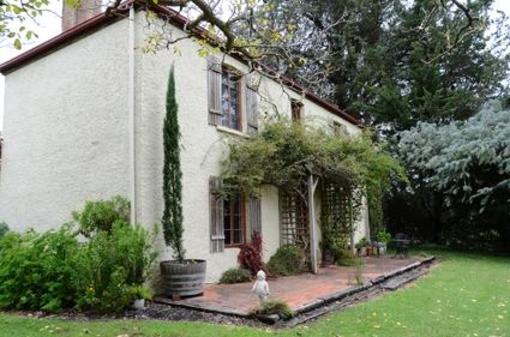фото отеля Adelaide Hills Country Cottages Oakbank
