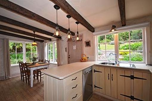 фото отеля Adelaide Hills Country Cottages Oakbank