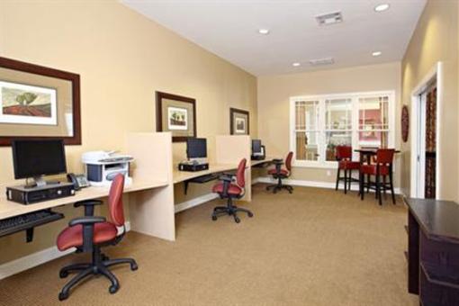 фото отеля Marriott Execustay Addison Apartment Petersburg