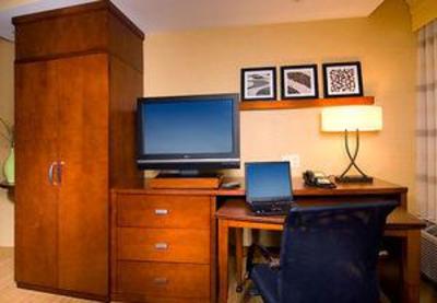 фото отеля Courtyard Hotel Highway 401 Kingston