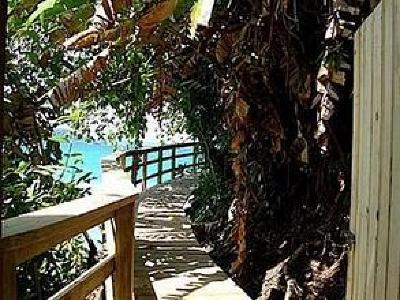 фото отеля Red Frog Beach Rainforest Resort & Marina