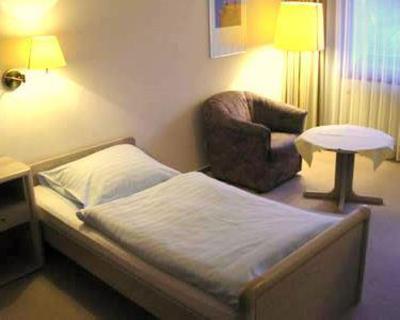 фото отеля Hotel Quellenhof Garni mit Thermalbad Bad Urach