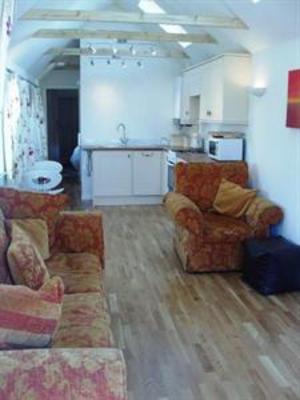 фото отеля Sycamore Barn Self Catering Accommodation Pagham