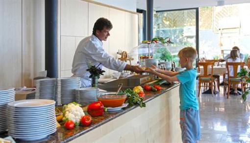 фото отеля Helikon Taverna Wellness Hotel