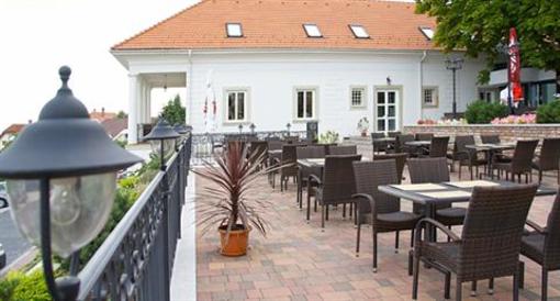 фото отеля Helikon Taverna Wellness Hotel