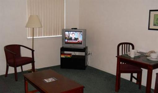 фото отеля Affordable Suites Charlottesville