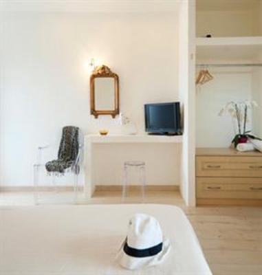фото отеля Ftelia Bay Apartments