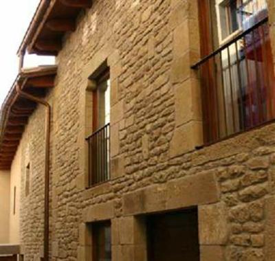 фото отеля Apartamentos Rurales La Casa del Muro Sos del Rey Catolico